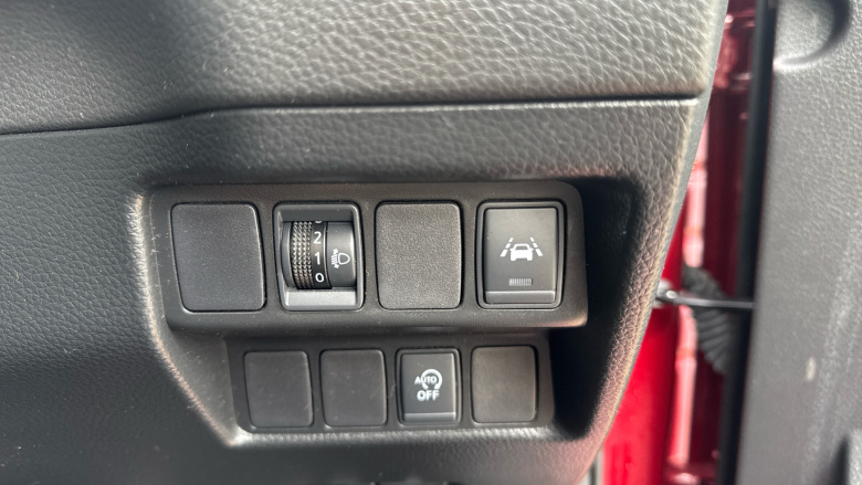 Nissan Qashqai 1.3 DiG-T N-Connecta 5dr Petrol Hatchback